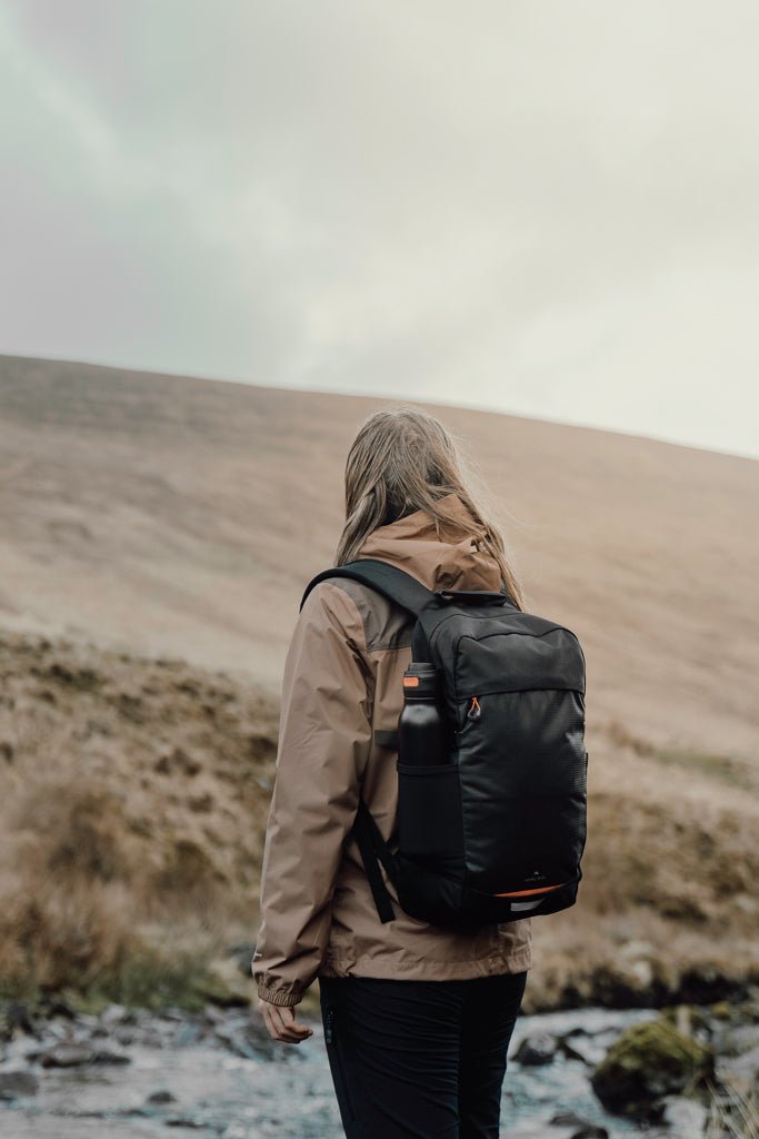 Load image into Gallery viewer, Nordic Drift Trail RCS daypack 16L - Custom Wood DesignsNordic Drift Drift Trail RCS 16L daypack in gray with multiple compartments and adjustable straps, designed for outdoor travel and daily use.Bags &amp; TravelND200.0201rPET,rPETblack
