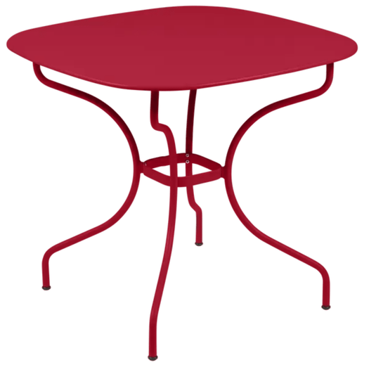 Fermob OPÉRA+ Carronde outdoor metal table in chili red, 82x82 cm, suitable for garden or patio dining and outdoor spaces.