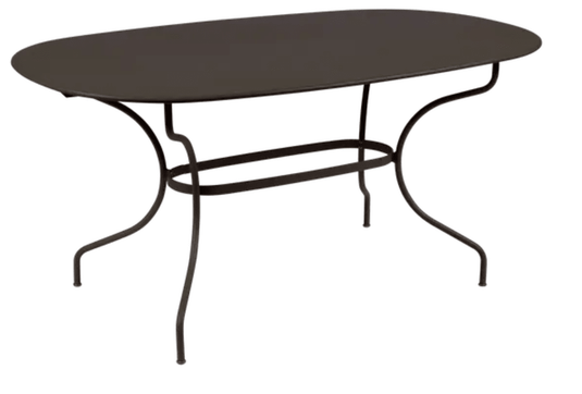 Fermob OPÉRA+ oval metal outdoor table, 160x90 cm, six-seater, with sleek design perfect for outdoor dining and gatherings.