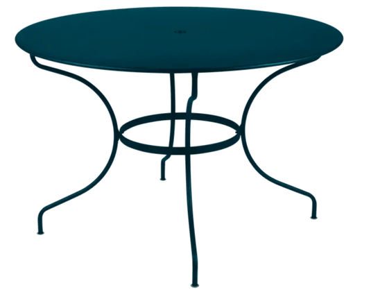 Fermob OPÉRA+ outdoor metal table in Acapulco Blue, 117 cm diameter, perfect for six-seater outdoor dining.