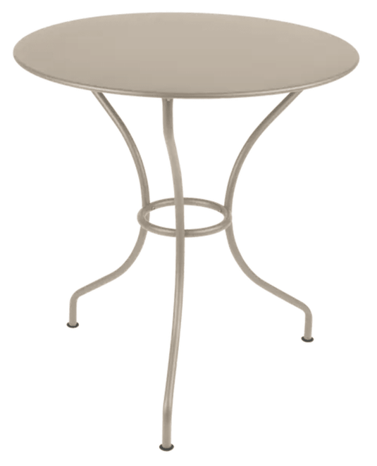 Fermob OPÉRA+ outdoor metal table with 67 cm diameter in nutmeg finish, suitable for patio or restaurant outdoor seating.