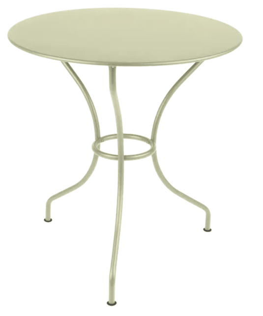 Fermob OPÉRA+ outdoor metal table in Willow Green with 67 cm diameter, suitable for patio or restaurant outdoor seating.