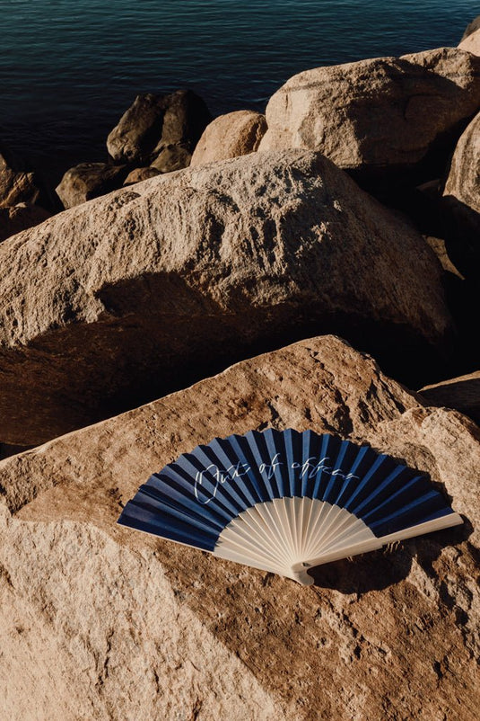 Out of office hand fan - Custom Wood DesignsVinga outdoor out of office hand fan with wooden handle and fabric blade, ideal for outdoor use and stylish comfort.OutdoorV4532625FSC® bamboonavy