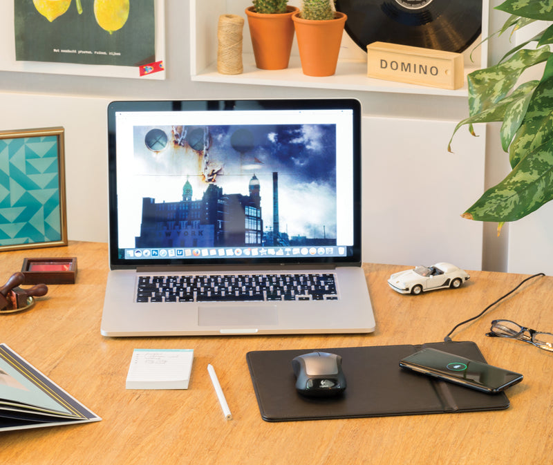 Load image into Gallery viewer, Mousepad with 5W wireless charging - Custom Wood Designs
