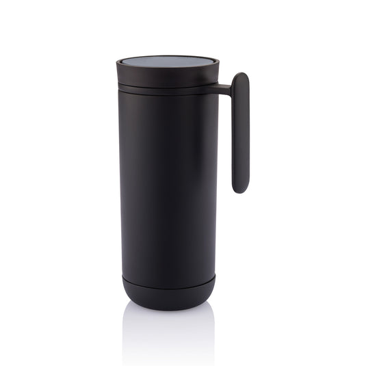 XD Design Clik leak-proof travel mug in black with a secure lid, designed for portable drinkware and travel convenience.