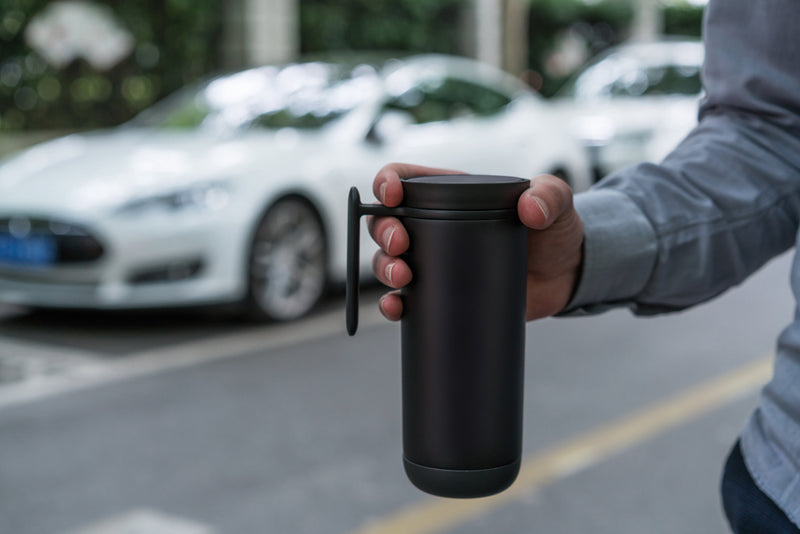 Load image into Gallery viewer, XD Design Clik leak-proof travel mug in drinkware, featuring a sleek design and secure leak-proof lid for on-the-go beverages.
