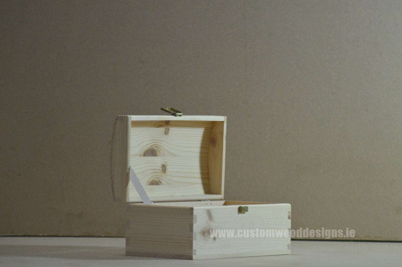 Load image into Gallery viewer, Pine Wood Chest CB1 23X13X12 cm Chest Box pin chest lock lockable box small trunk pine-wood-chest-cb1-23x13x12-cmcustom-wood-designschest-box-447356_34908aff-da52-4962-8514-481c0222f12b
