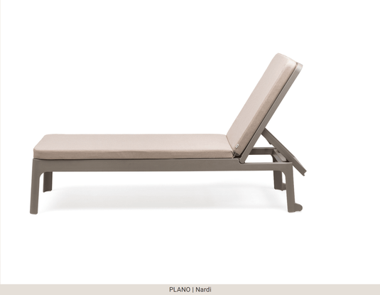 Plano Outdoor Sun Lounger by Nardi – Reclining Poolside Furniture - Custom Wood DesignsGreen Nardi Plano outdoor sun lounger with reclining feature, ideal for poolside or patio relaxation in outdoor furniture setting.Sunlounger24575217288311Dove