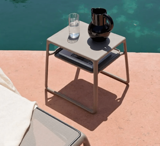Load image into Gallery viewer, Pop Side Table with Tray - Custom Wood DesignsNardi Pop Side Table with Tray in Anytacite color, compact outdoor table with tray for relaxing outdoor spaces.Outdoor Table Nardi24575213112567Tortora
