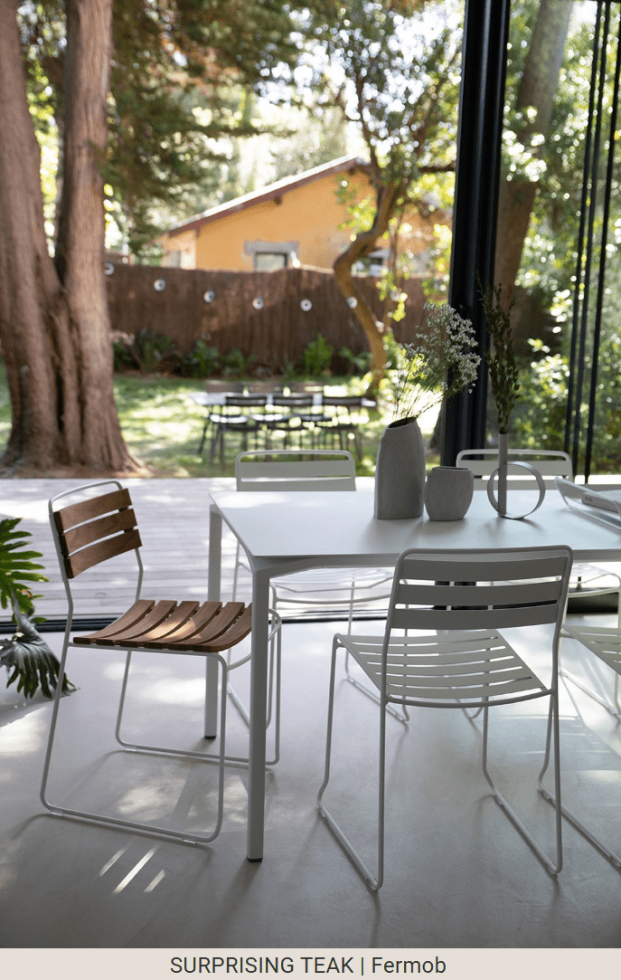 Load image into Gallery viewer, Surprising Teak Chair - Custom Wood DesignsFermob Surprising Teak Chair, outdoor metal chair with teak accents, shown in an outdoor setting with a modern design.Fermob Metal Chair Outdoor24575206052023
