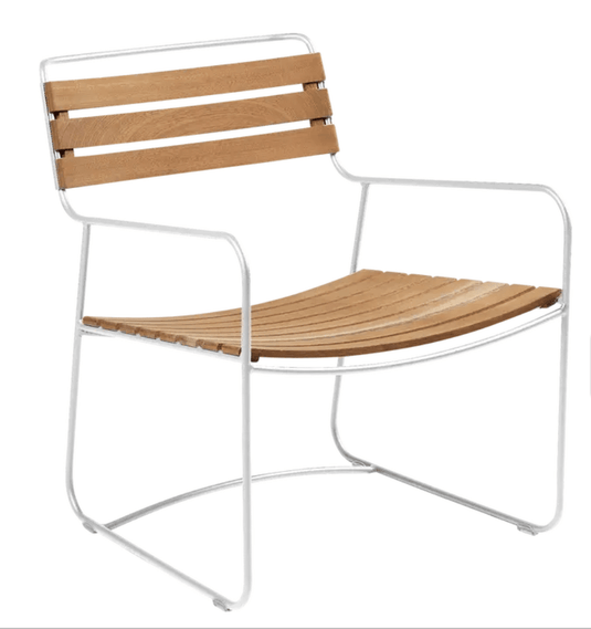 Surprising Teak Low Armchair - Custom Wood DesignsCotton white Surprising Teak low armchair by Fermob, outdoor metal chair with a modern design, shown in a stylish setting.Fermob Metal Chair Outdoor24575207781175Cotton White