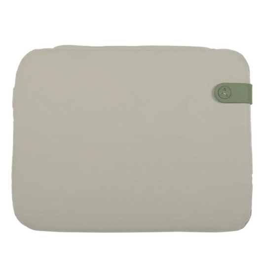 Fermob Bistro outdoor cushion in beige twine color, 38x30cm, designed for outdoor chairs with a comfortable seat pad.