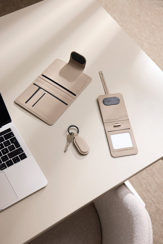 VINGA Baltimore RCS Luggage Tag With Finder Dual - Custom Wood DesignsVinga Baltimore RCS luggage tag with finder attachment for phones and tablets, featuring a sleek black design.Phone & Tablet accessoriesV3010319Recycled Polyurethane,Recycled ABSgreige